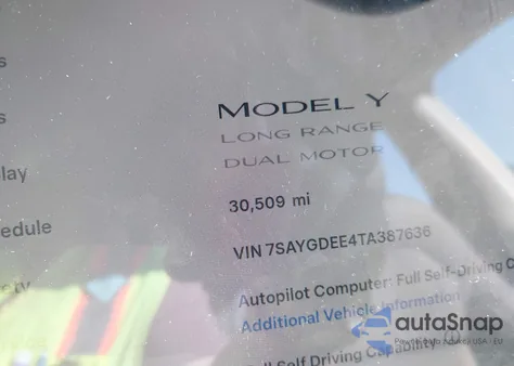 2026 Tesla Model Y Long Range Dual Motor All-Wheel Drive/Long Range Launch Series z USA, uszkodzony, nr VIN 7SAYGDEE4TA387636